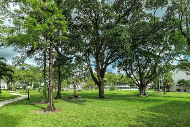 4851 NW 26th Court 336, Lauderdale Lakes, FL 33313