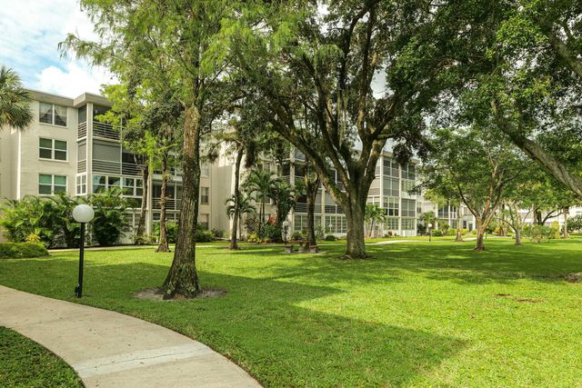 4851 NW 26th Court 336, Lauderdale Lakes, FL 33313