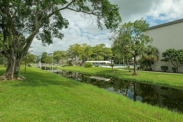 4851 NW 26th Court 336, Lauderdale Lakes, FL 33313