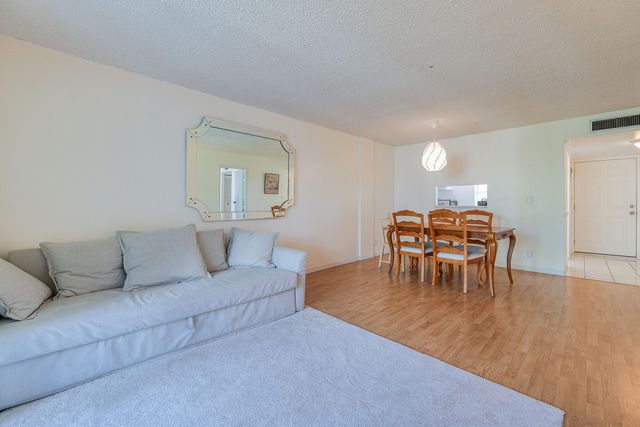 4851 NW 26th Court 336, Lauderdale Lakes, FL 33313