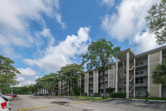 4851 NW 26th Court 336, Lauderdale Lakes, FL 33313
