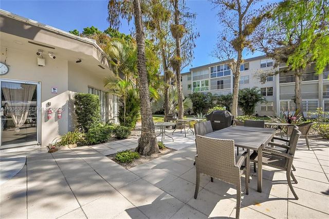 4851 NW 26th Court 336, Lauderdale Lakes, FL 33313