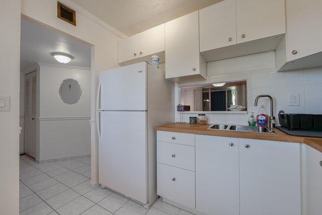 4851 NW 26th Court 336, Lauderdale Lakes, FL 33313