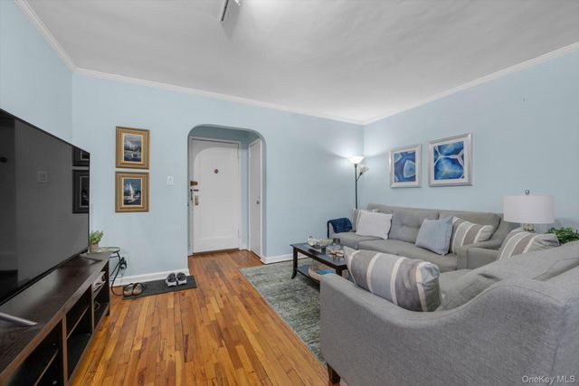 58 Grace Avenue 1G, Great Neck, NY 11021