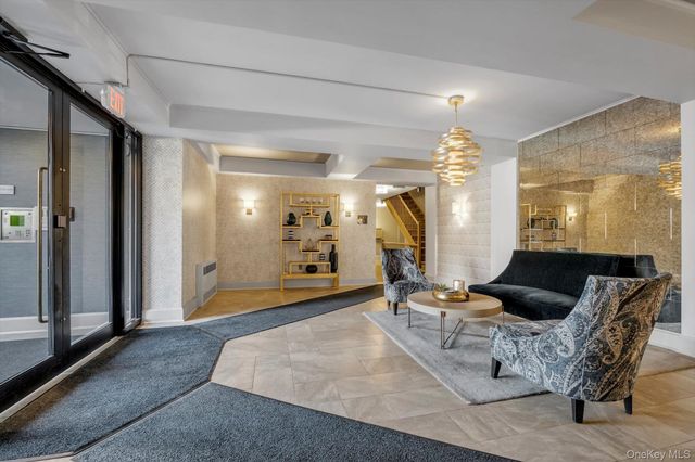 58 Grace Avenue 1G, Great Neck, NY 11021