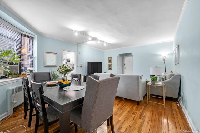 58 Grace Avenue 1G, Great Neck, NY 11021