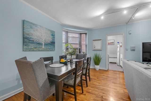 58 Grace Avenue 1G, Great Neck, NY 11021