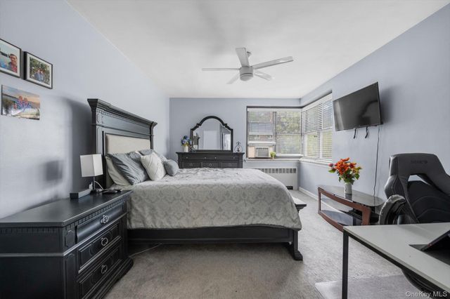 58 Grace Avenue 1G, Great Neck, NY 11021