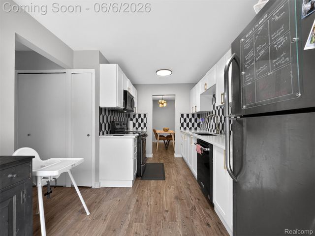 20830 W Glen Haven Circle, Novi, MI 48167