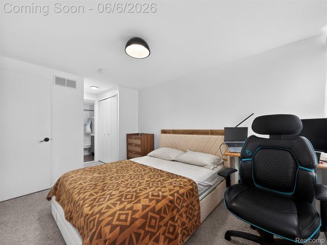 20830 W Glen Haven Circle, Novi, MI 48167