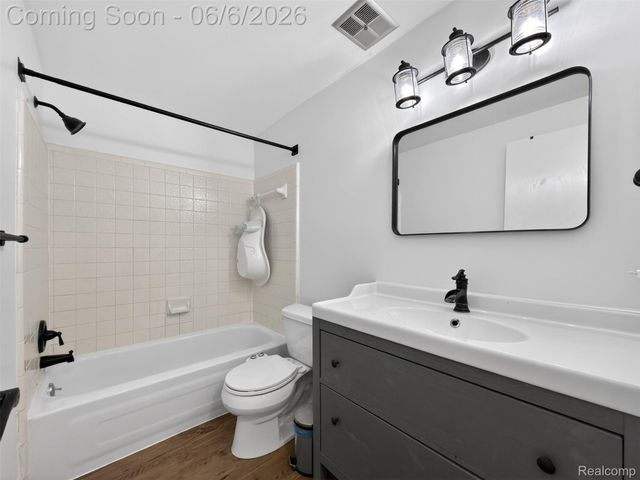 20830 W Glen Haven Circle, Novi, MI 48167