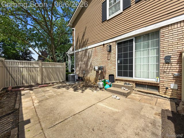 20830 W Glen Haven Circle, Novi, MI 48167