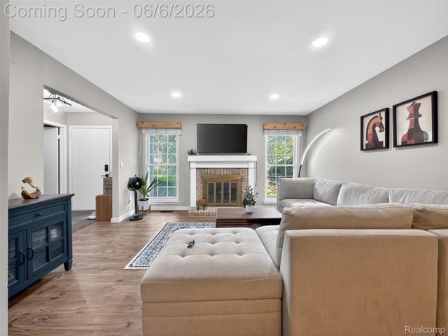 20830 W Glen Haven Circle, Novi, MI 48167