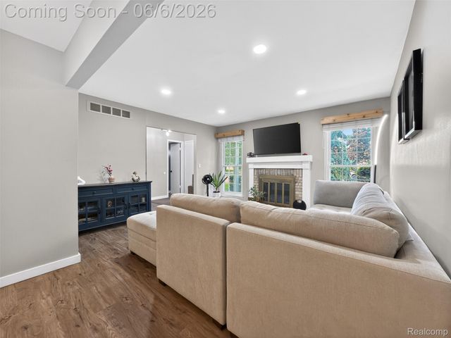 20830 W Glen Haven Circle, Novi, MI 48167