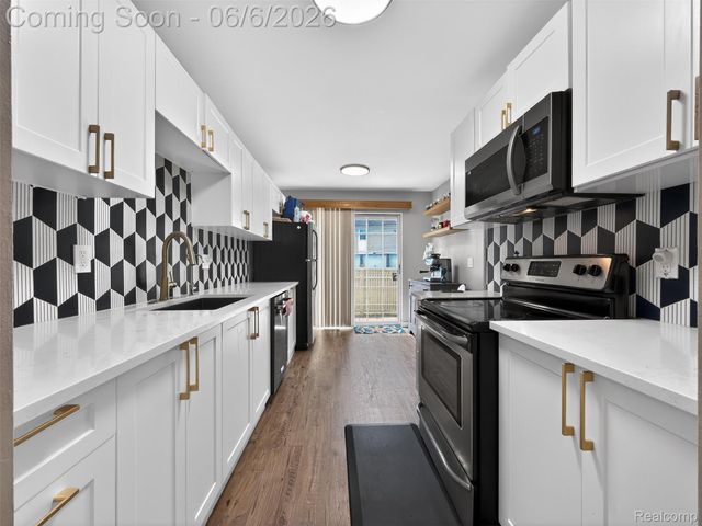 20830 W Glen Haven Circle, Novi, MI 48167
