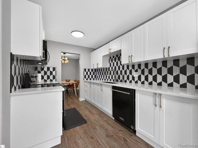 20830 W Glen Haven Circle, Novi, MI 48167