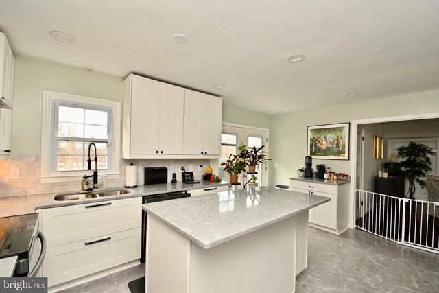 6431 FOREST RD, Landover, MD 20785