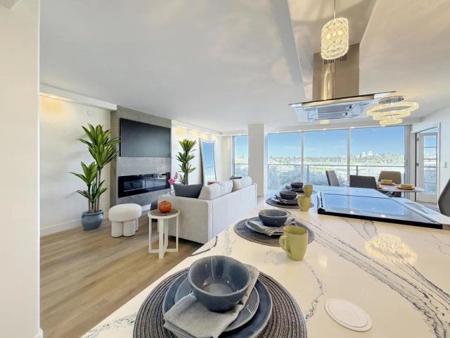 1820 Avenida del Mundo 208, Coronado, CA 92118