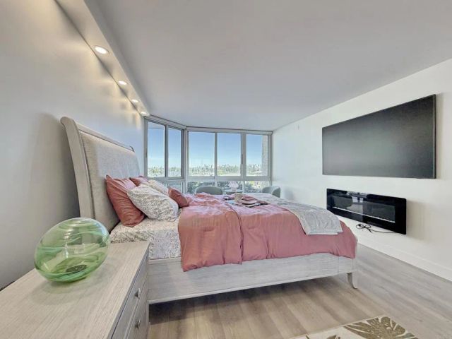 1820 Avenida del Mundo 208, Coronado, CA 92118