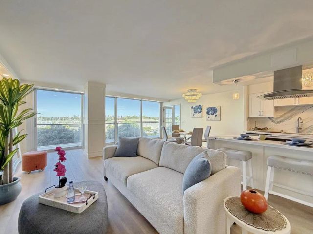 1820 Avenida del Mundo 208, Coronado, CA 92118