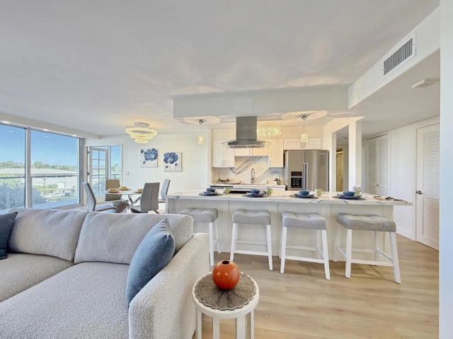 1820 Avenida del Mundo 208, Coronado, CA 92118