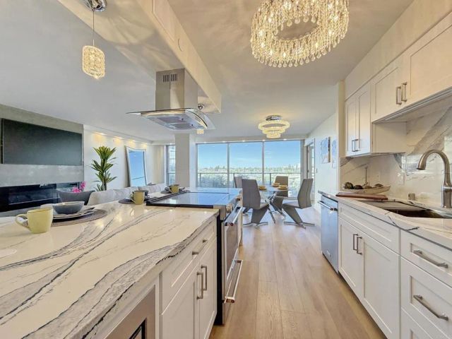 1820 Avenida del Mundo 208, Coronado, CA 92118