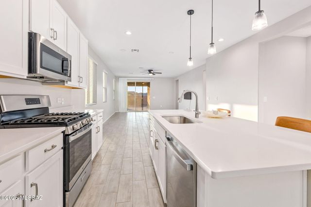 10190 S Rolling Water Drive, Vail, AZ 85641