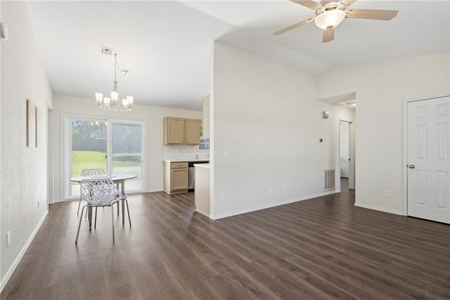 800 SW 3rd Avenue, Gravette, AR 72736