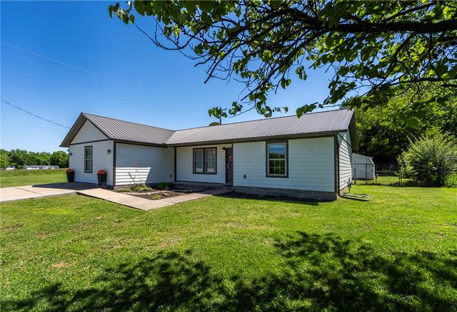 800 SW 3rd Avenue, Gravette, AR 72736