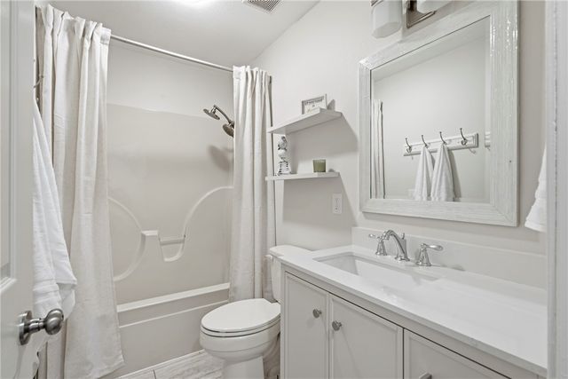 800 SW 3rd Avenue, Gravette, AR 72736