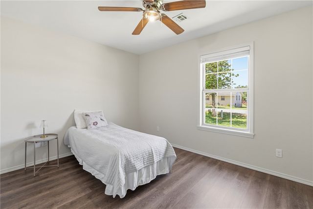 800 SW 3rd Avenue, Gravette, AR 72736