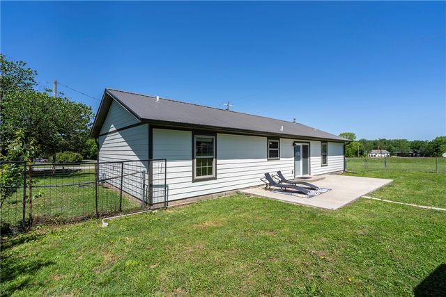 800 SW 3rd Avenue, Gravette, AR 72736