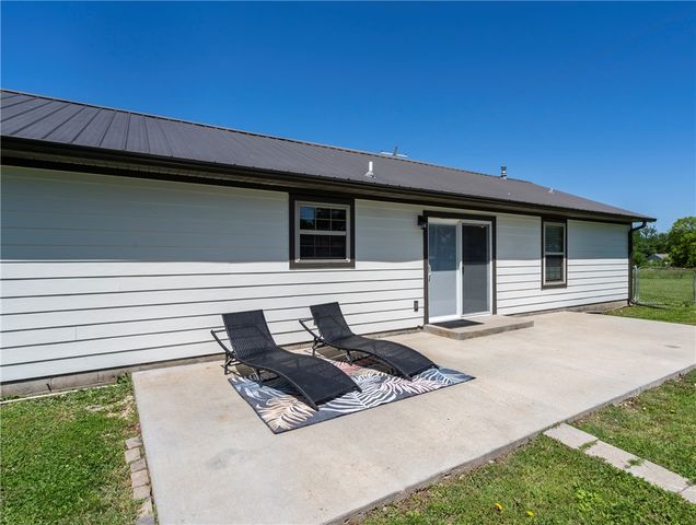 800 SW 3rd Avenue, Gravette, AR 72736