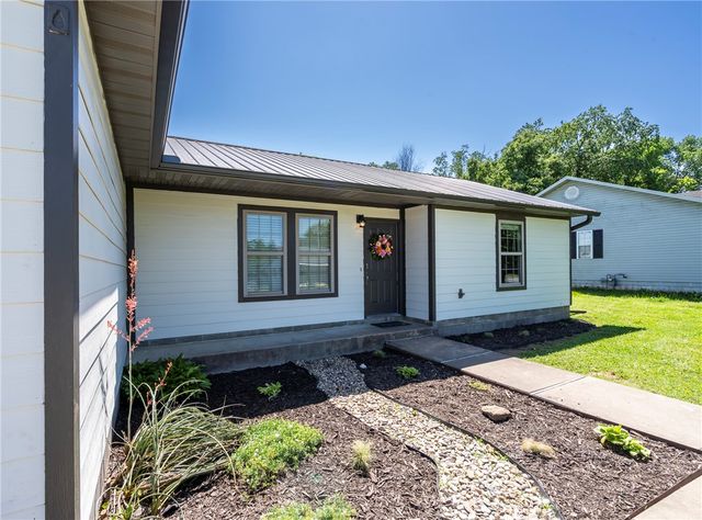 800 SW 3rd Avenue, Gravette, AR 72736