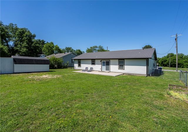 800 SW 3rd Avenue, Gravette, AR 72736