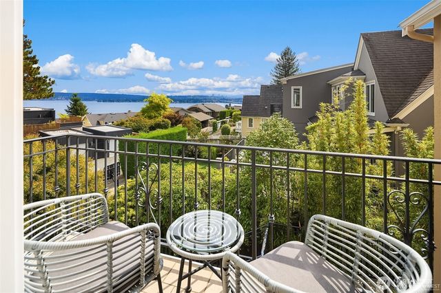 3832 48th Avenue NE, Seattle, WA 98105