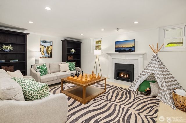 3832 48th Avenue NE, Seattle, WA 98105