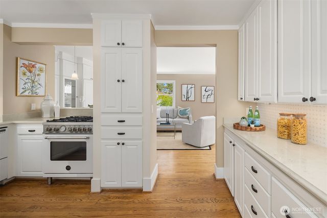 3832 48th Avenue NE, Seattle, WA 98105