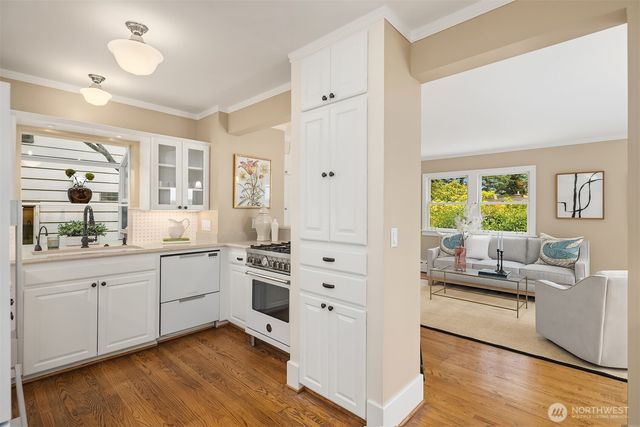 3832 48th Avenue NE, Seattle, WA 98105