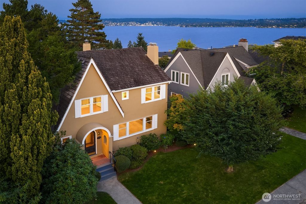 3832 48th Avenue NE, Seattle, WA 98105