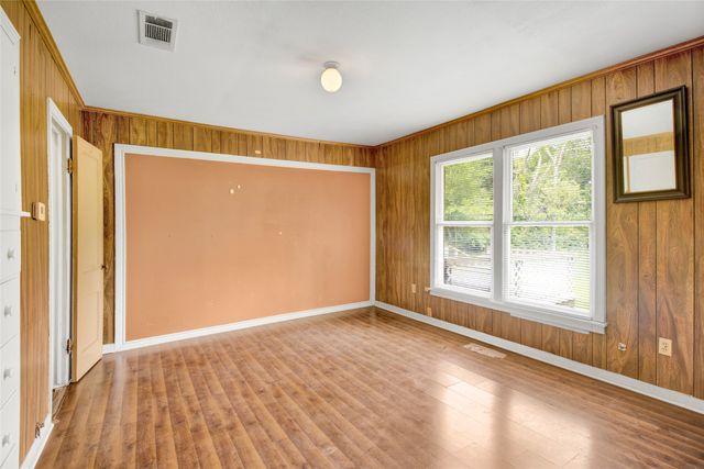 108 W Clinton Avenue, Athens, TX 75751