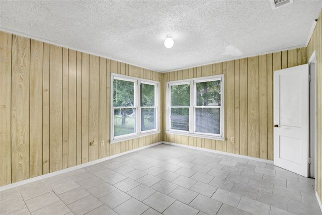 108 W Clinton Avenue, Athens, TX 75751