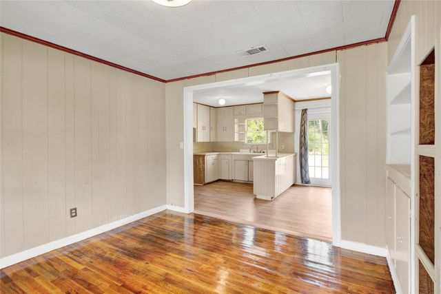108 W Clinton Avenue, Athens, TX 75751