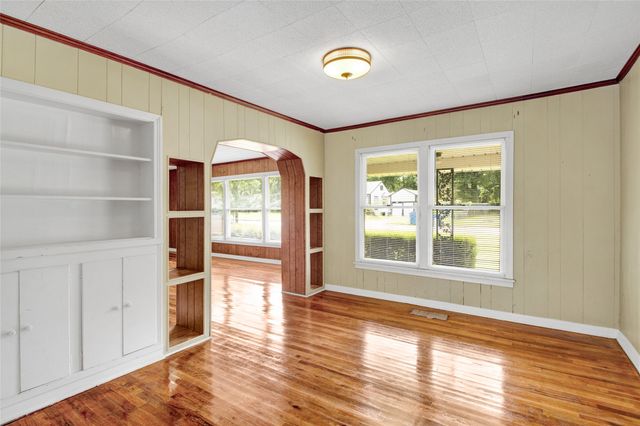 108 W Clinton Avenue, Athens, TX 75751
