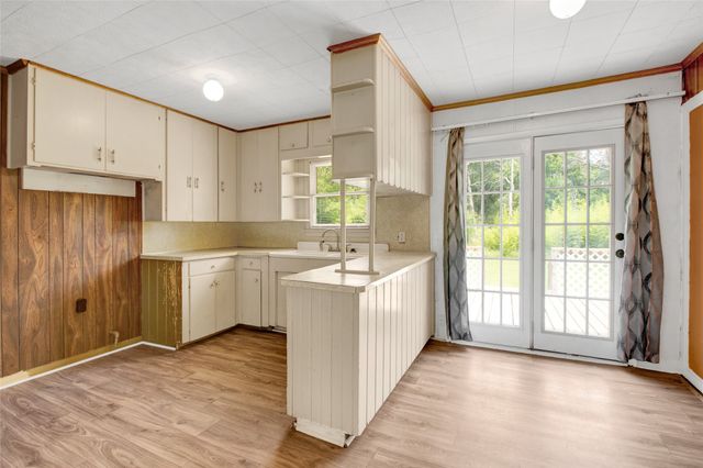 108 W Clinton Avenue, Athens, TX 75751