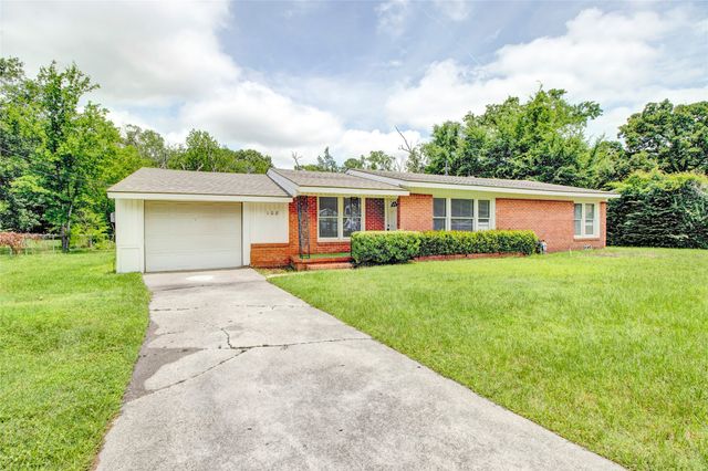 108 W Clinton Avenue, Athens, TX 75751