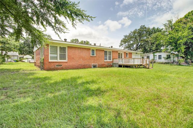 108 W Clinton Avenue, Athens, TX 75751