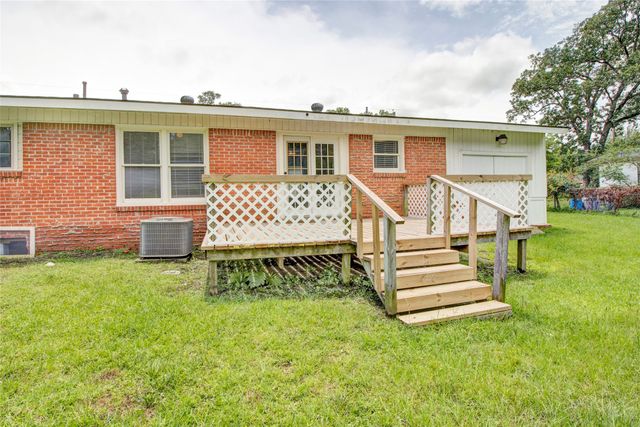 108 W Clinton Avenue, Athens, TX 75751