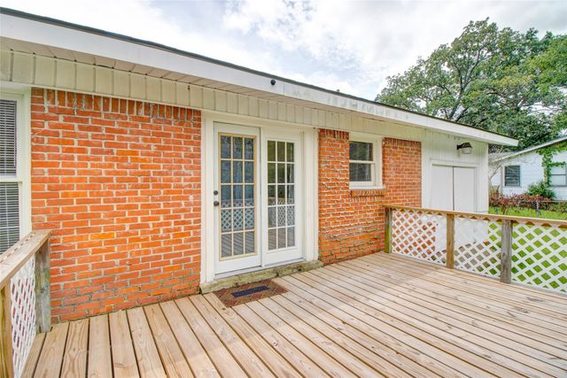 108 W Clinton Avenue, Athens, TX 75751