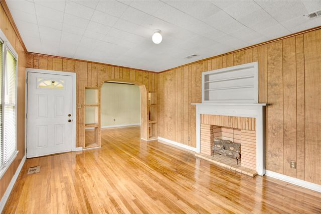 108 W Clinton Avenue, Athens, TX 75751